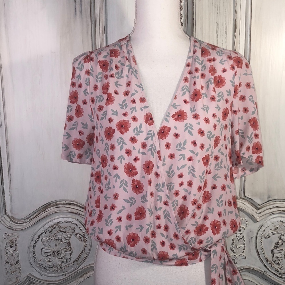 Code Mode Cute Little French Look Faux Wrap Floral Top Size Small